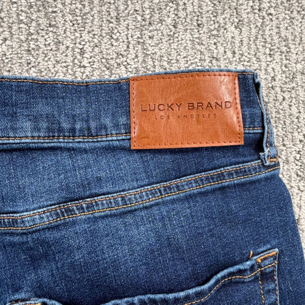 Lucky Brand 410 Athletic Straight Jeans Mens 36x32 Blue Medium Wash Denim - Picture 5 of 8